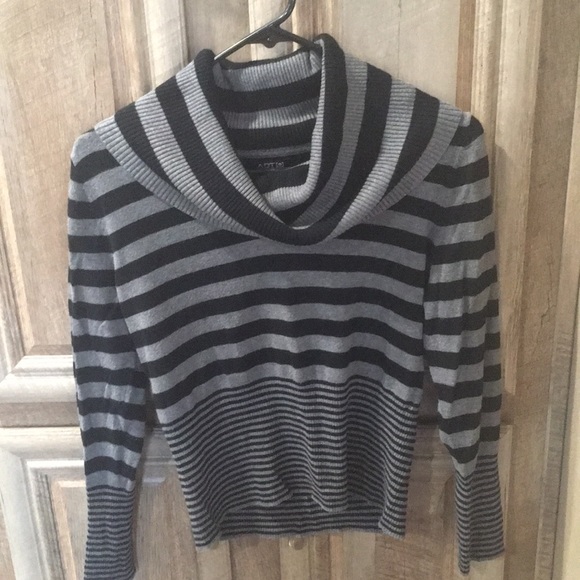 Very Nice “Apt. 9” Striped Turtleneck Sweater - Picture 2 of 8